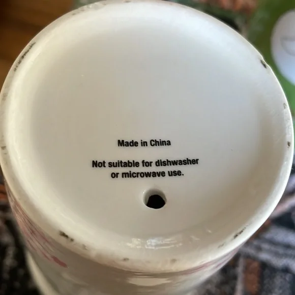 Lancôme Paris Oui La Vie Est Belle Double Walled Insulated Cup with Silicone Lid - Picture 7 of 7